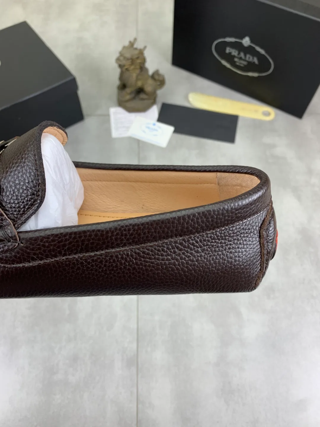 Men's Men's Shoes 💰P380💰【New Style】🆘 🔥🆕【PRADA】Prada Hong Kong high-quality pea shoes. Loaf style for lazy people. This fabric is made of 🇮🇹 imported top-grade Italian first-layer cowhide➕full first-layer pigskin lining. The lining is more high-end. The original non-slip and wear-resistant rubber outsole is the only choice for driving. Size: 38-45 4️⃣colors available